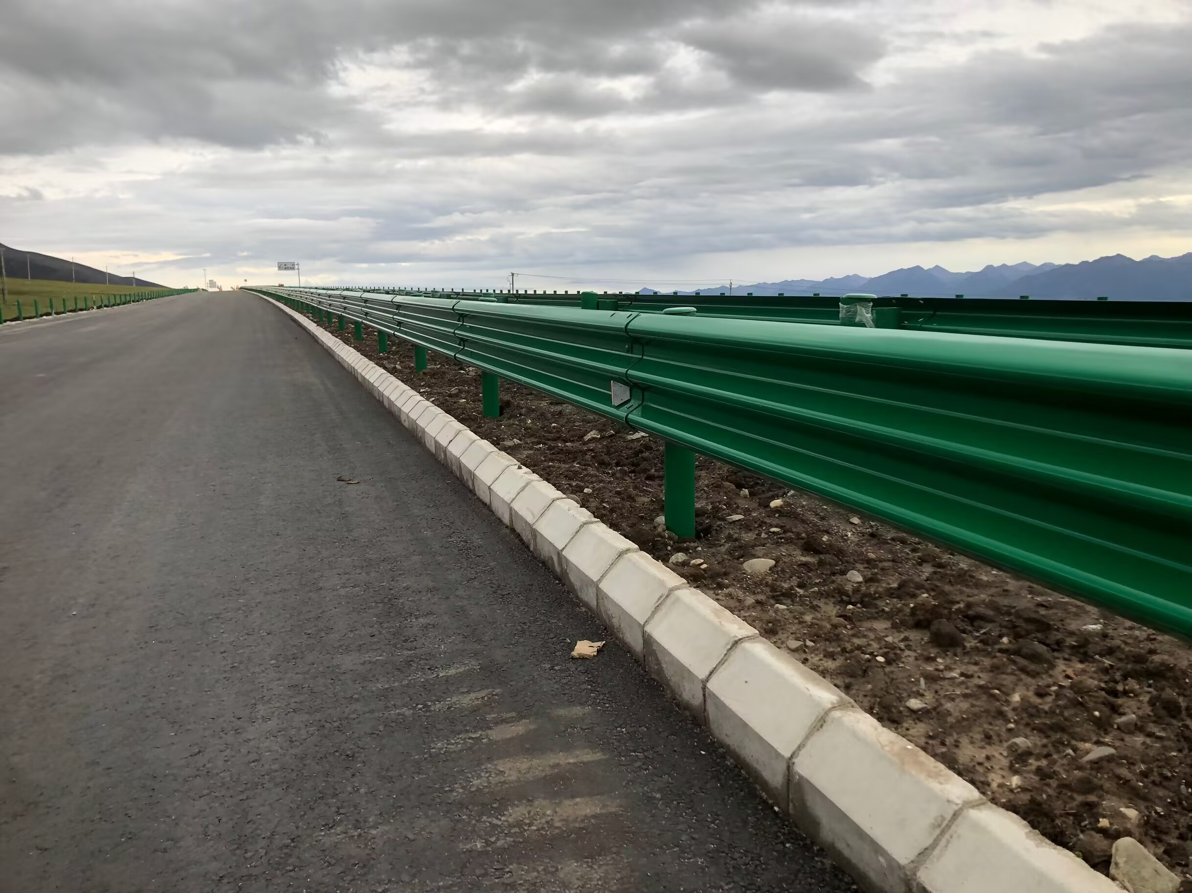 定日县乡村公路波形护栏防撞波形护栏 - 推荐